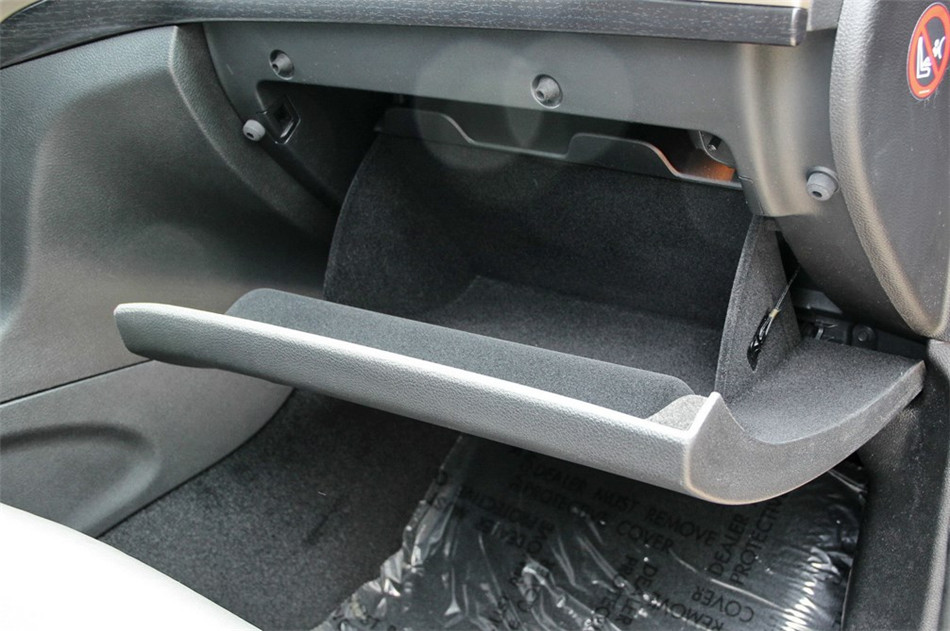 2014款 3.0L AT 舒适导航版 座椅空间