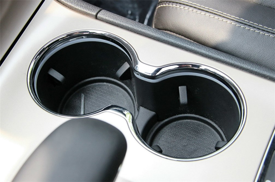 2014款 3.0L AT 舒适导航版 座椅空间