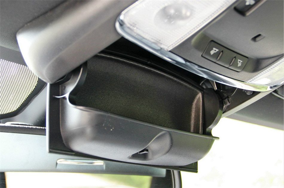 2014款 3.0L AT 舒适导航版 座椅空间