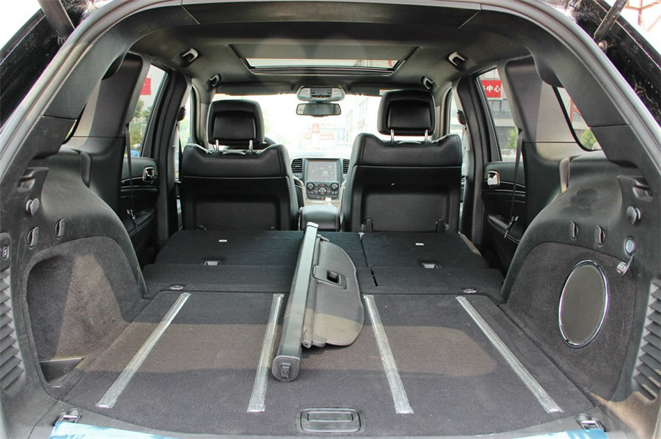 2014款 3.0L AT 舒适导航版 座椅空间