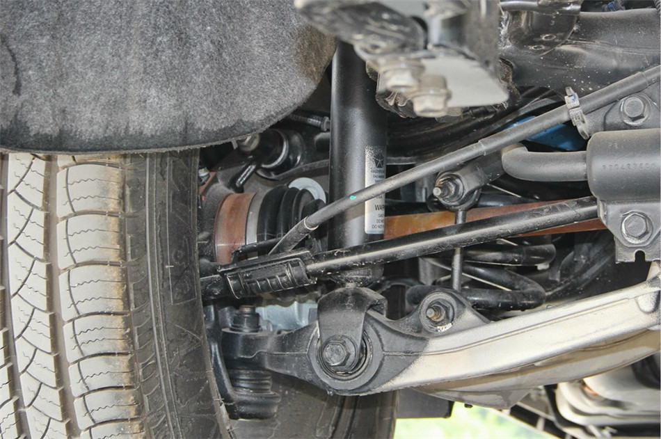 2014款 3.0L AT 舒适导航版 引擎底盘