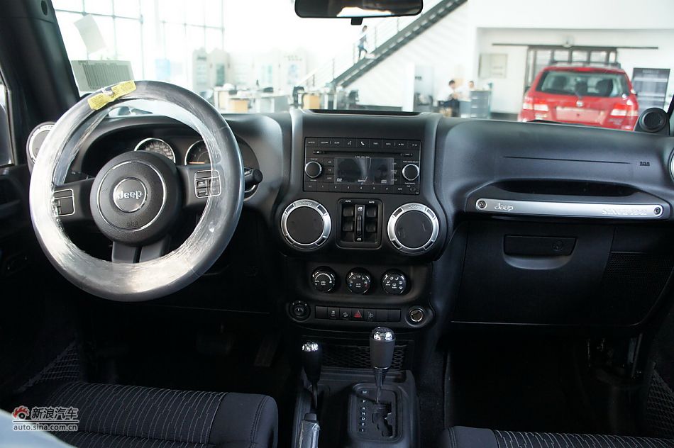 2011款吉普牧马人Sahara四门款