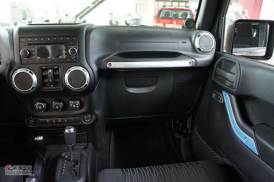 2011款吉普牧马人Sahara四门款