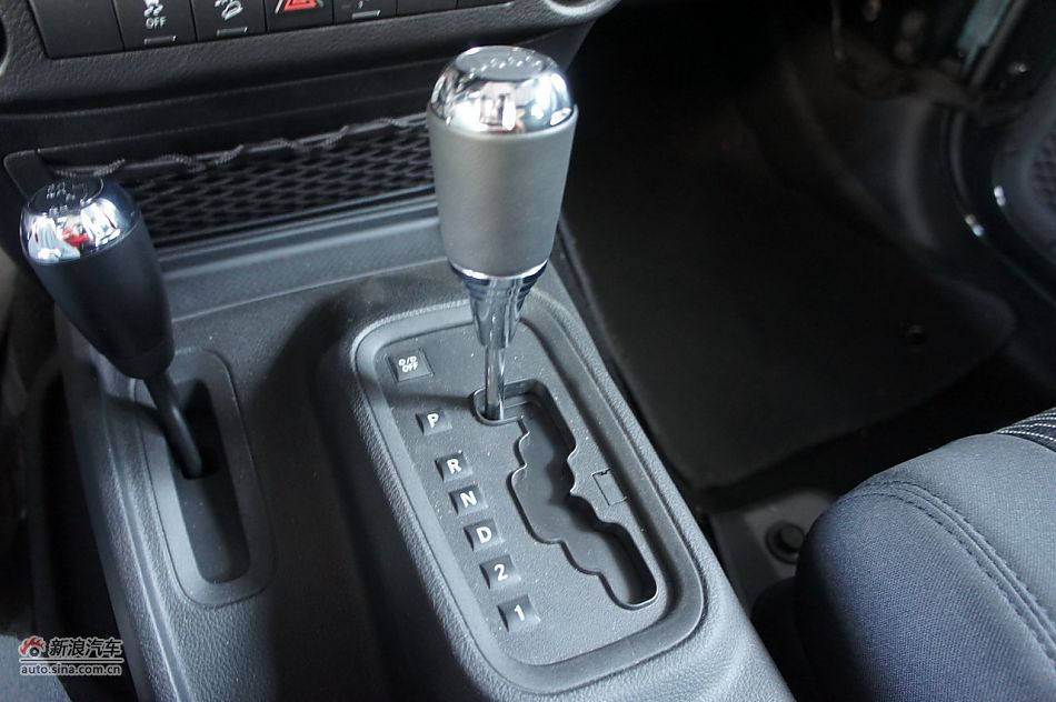 2011款吉普牧马人Sahara四门款