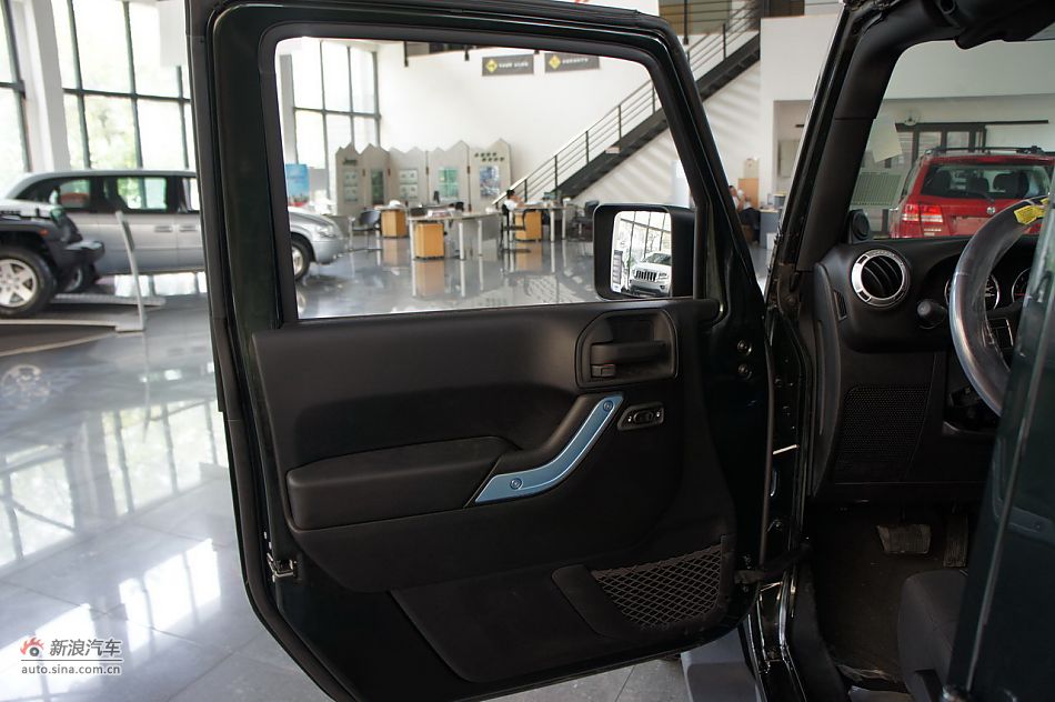 2011款吉普牧马人Sahara四门款
