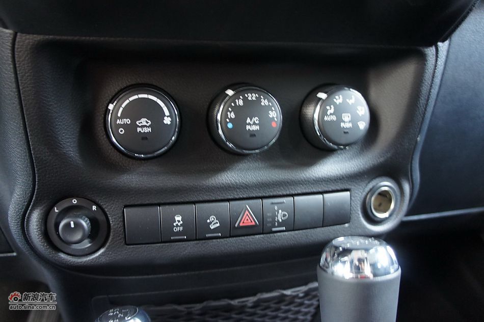 2011款吉普牧马人Sahara四门款