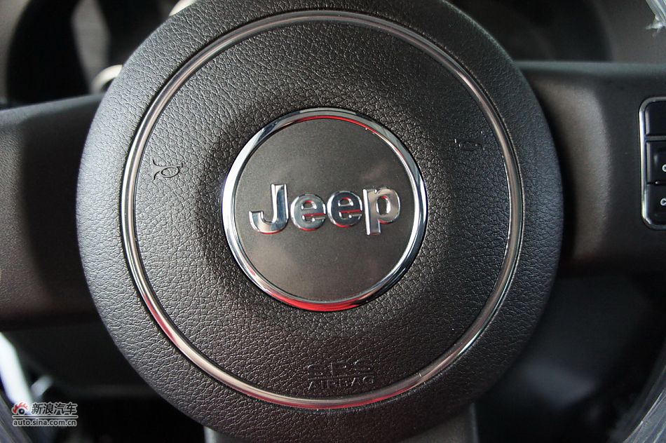 2011款吉普牧马人Sahara四门款