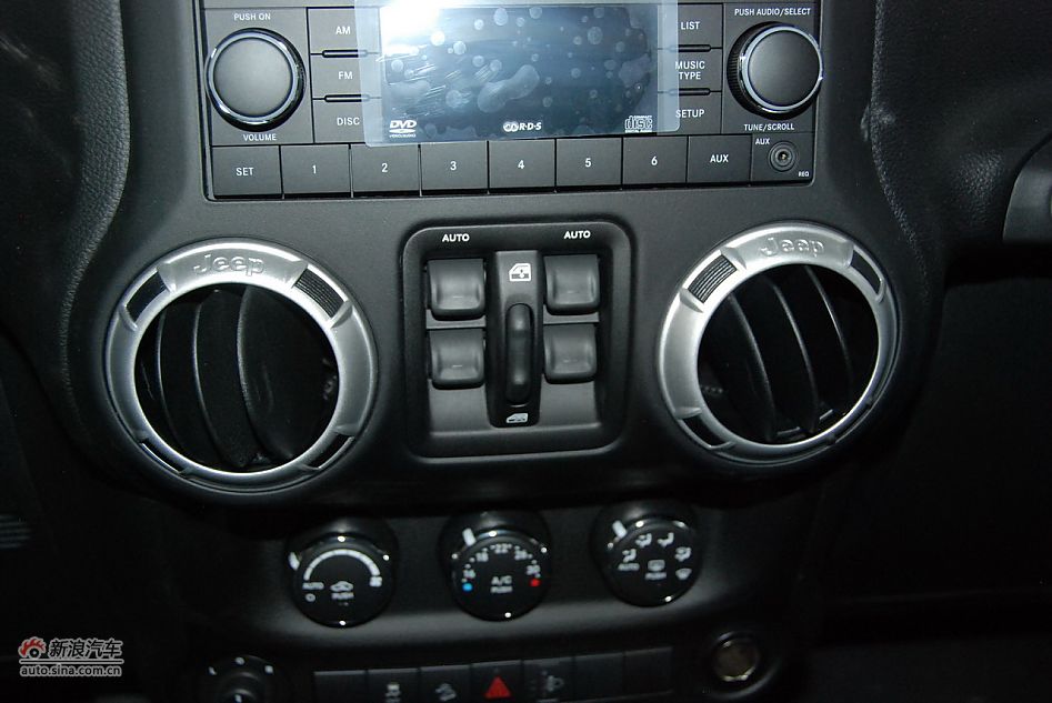 2011款吉普牧马人Sahara四门款