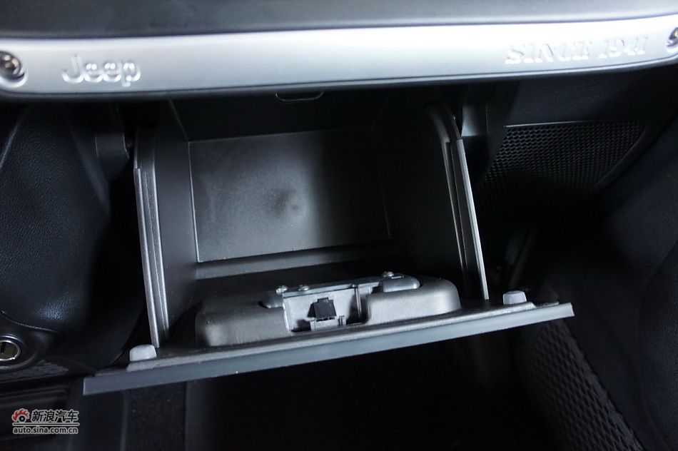 2011款吉普牧马人Sahara四门款