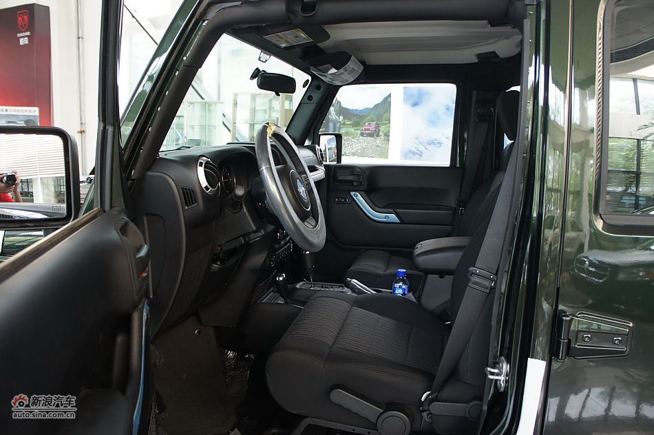 2011款吉普牧马人Sahara四门款