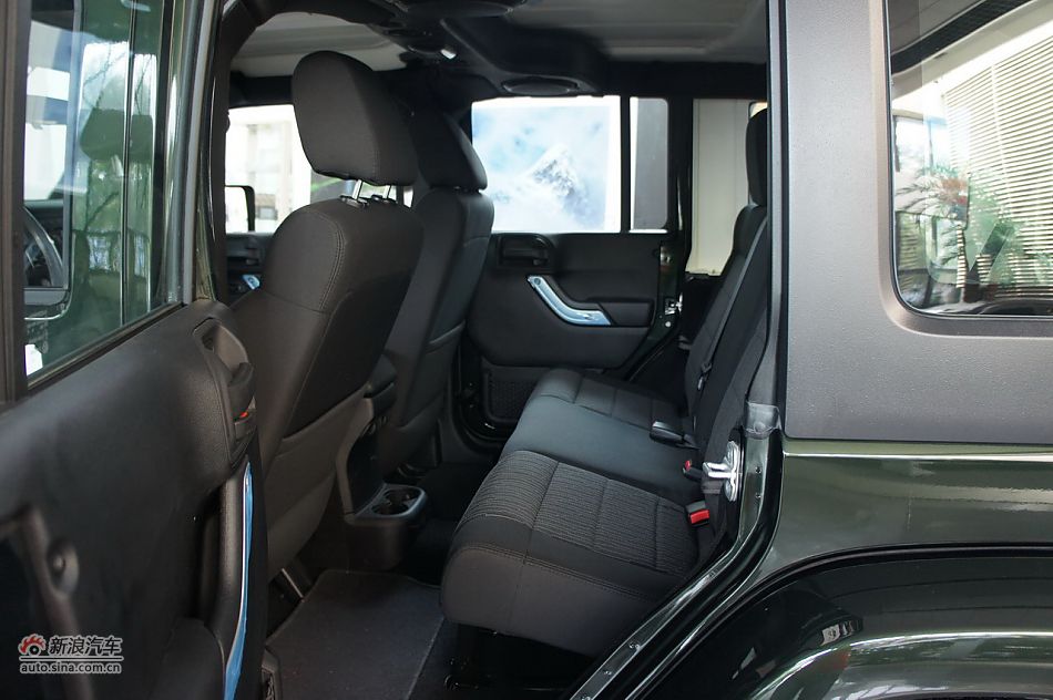 2011款吉普牧马人Sahara四门款