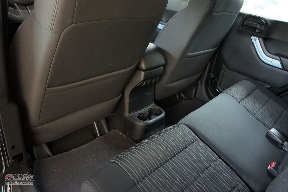 2011款吉普牧马人Sahara四门款