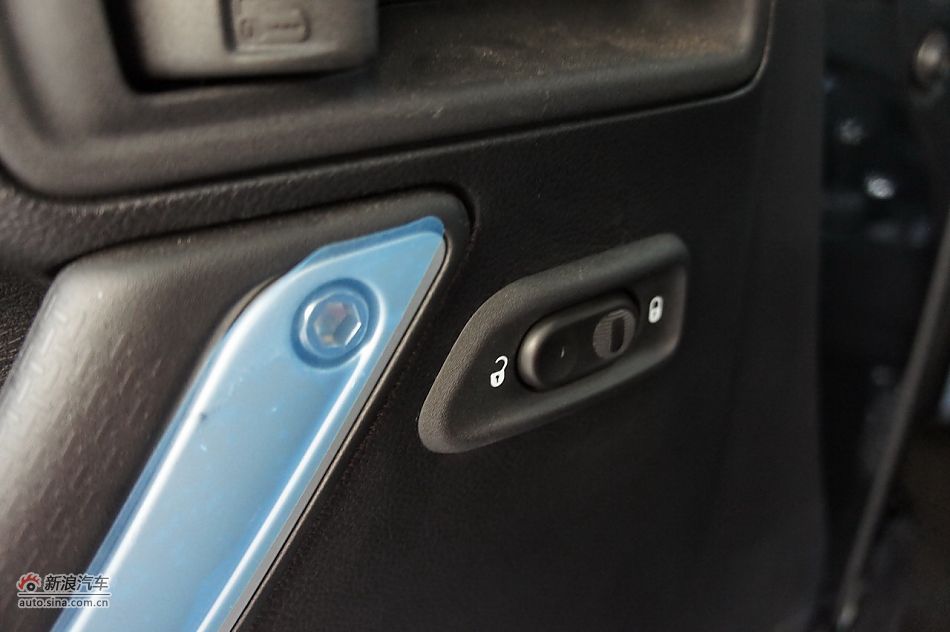 2011款吉普牧马人Sahara四门款