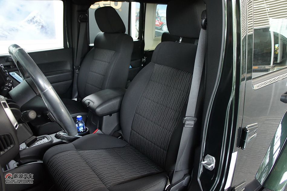 2011款吉普牧马人Sahara四门款