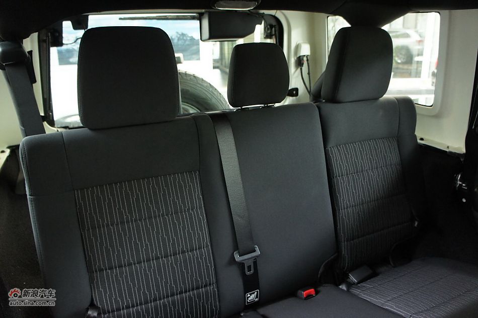 2011款吉普牧马人Sahara四门款