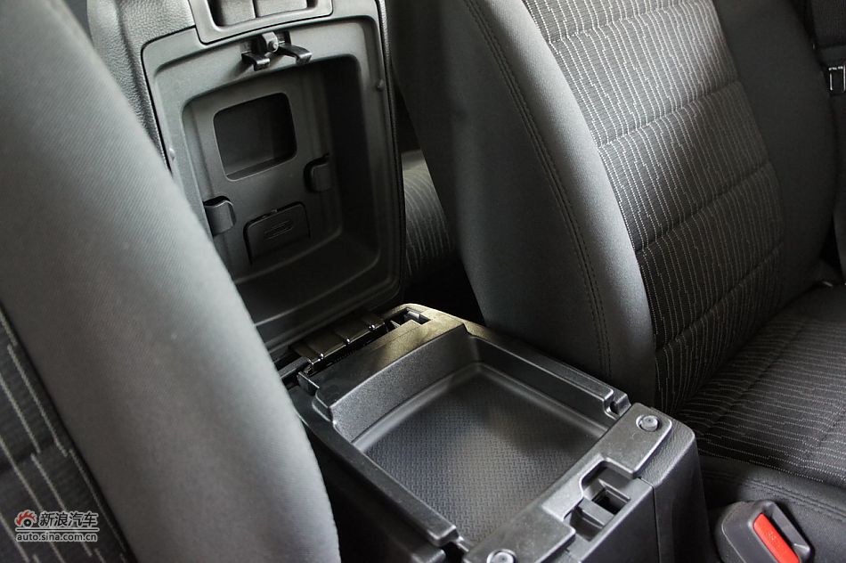 2011款吉普牧马人Sahara四门款