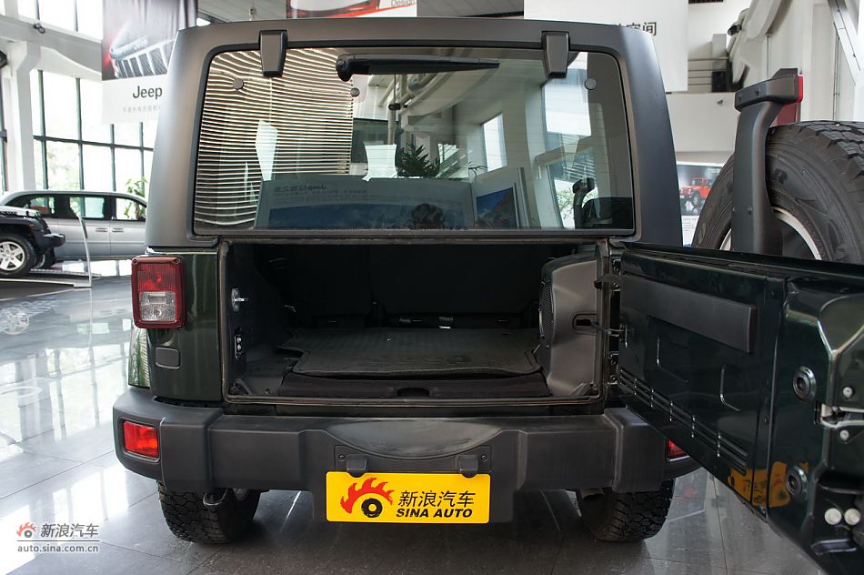 2011款吉普牧马人Sahara四门款