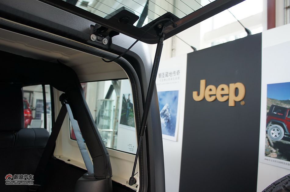 2011款吉普牧马人Sahara四门款