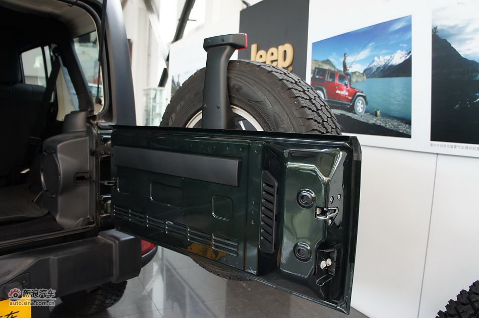 2011款吉普牧马人Sahara四门款