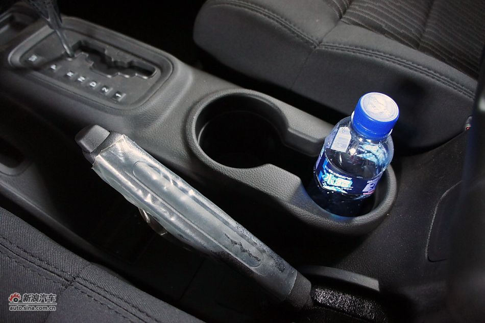 2011款吉普牧马人Sahara四门款