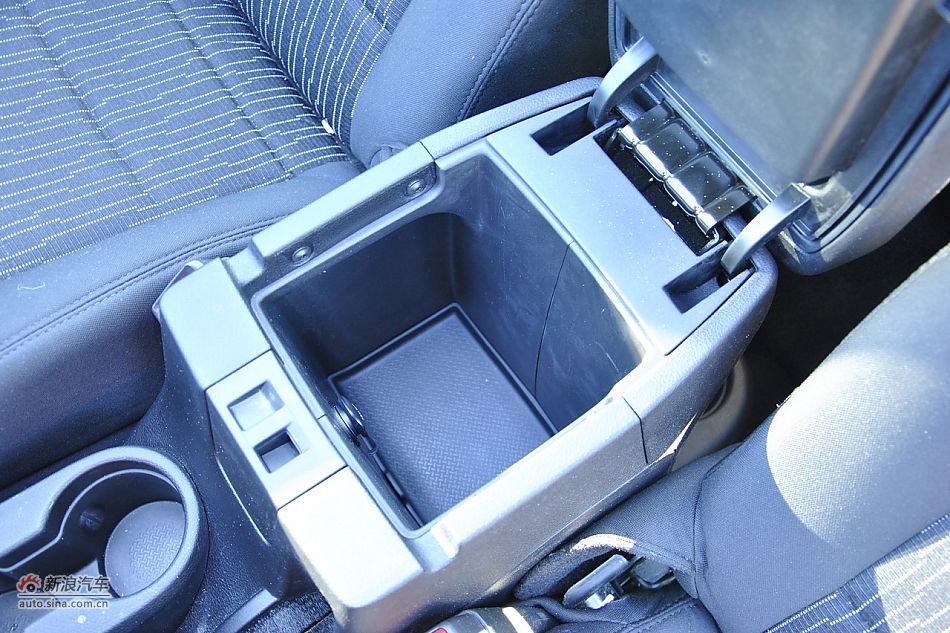 2011款牧马人Sahar两门版