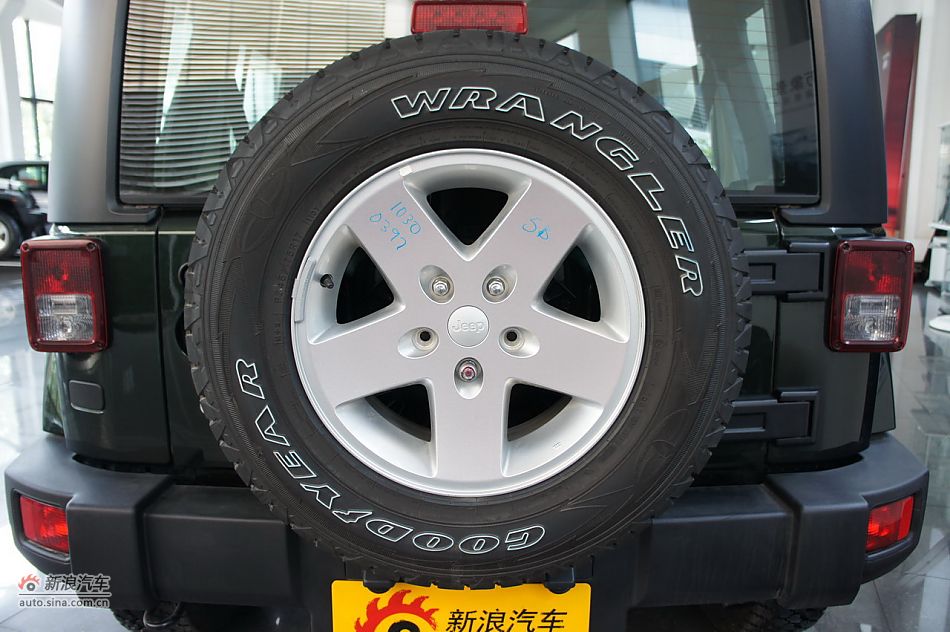 2011款吉普牧马人Sahara四门款