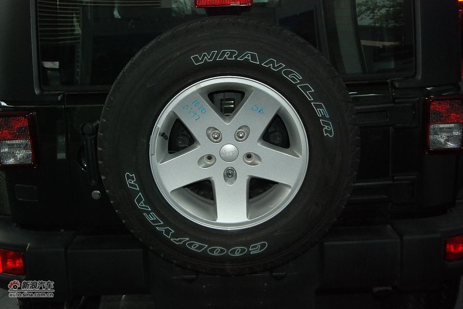 2011款吉普牧马人Sahara四门款