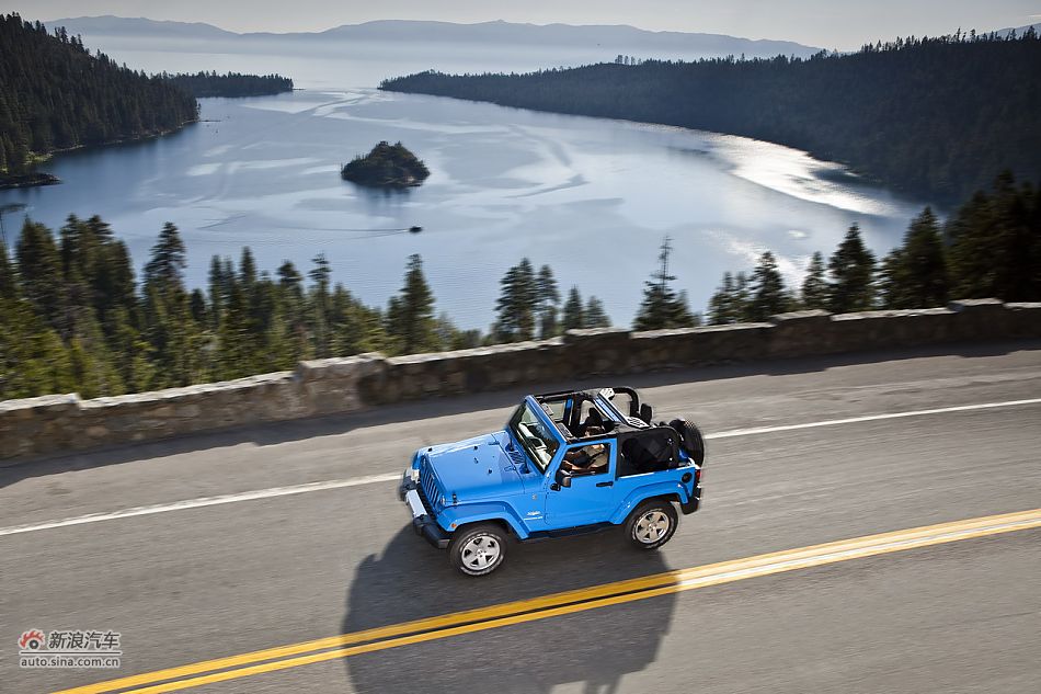 2012款牧马人官方图