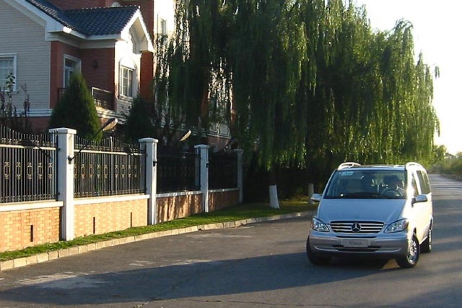 夕阳照耀下的Viano