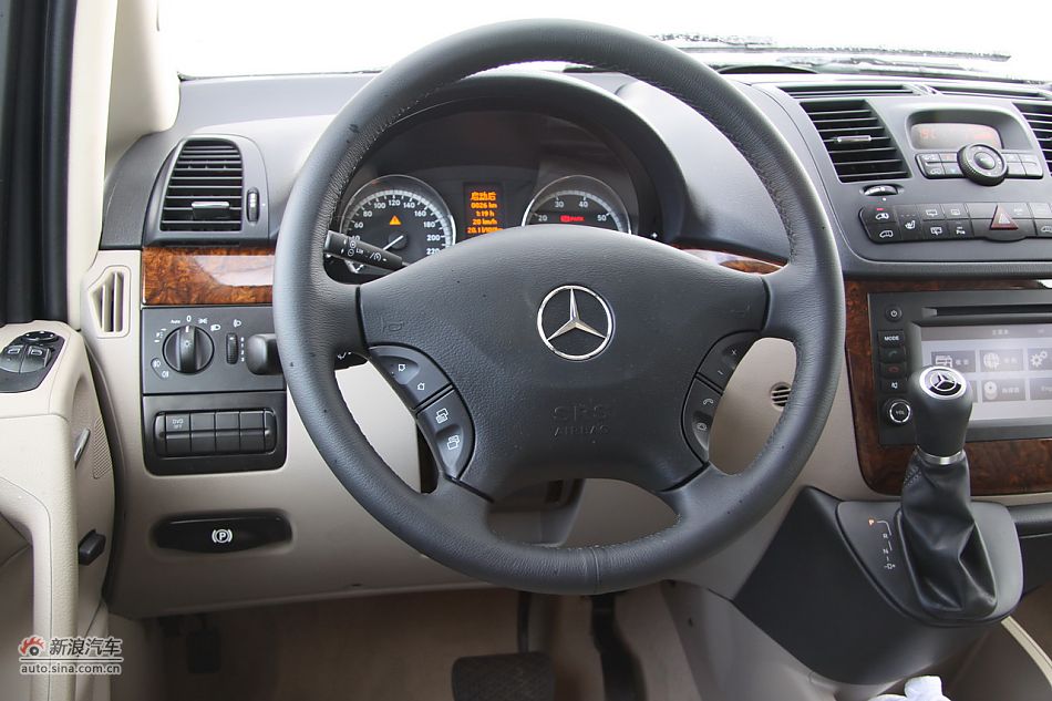 2011款奔驰唯雅诺-内饰