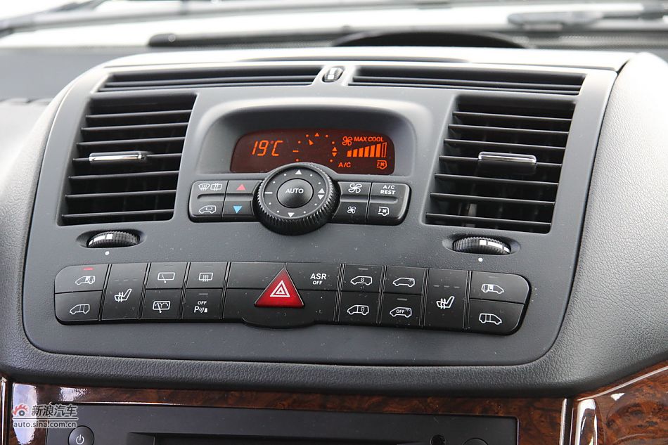 2011款奔驰唯雅诺-内饰