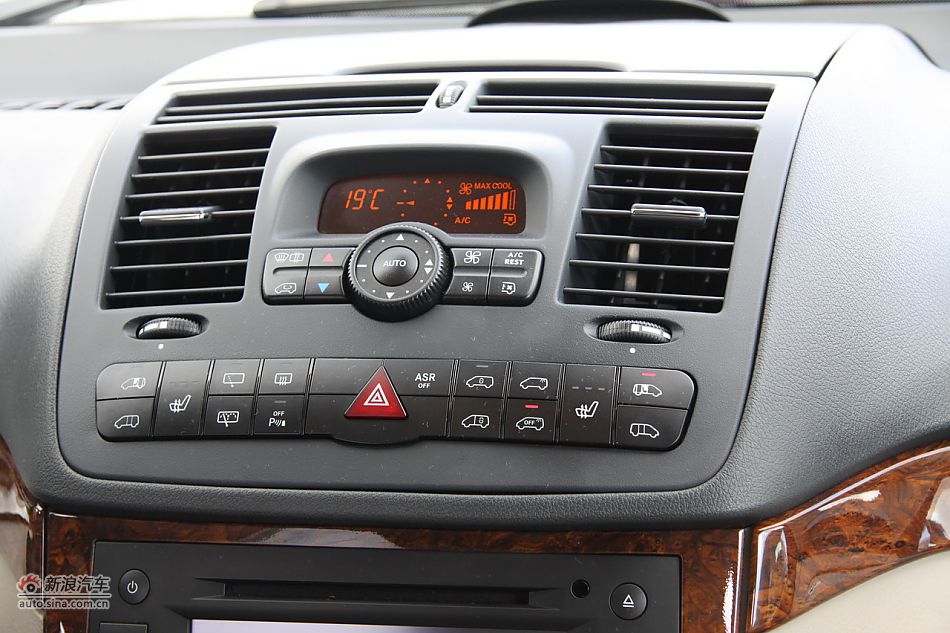 2011款奔驰唯雅诺-内饰