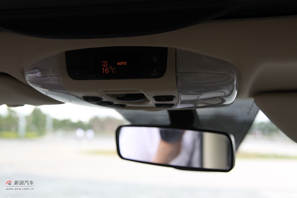 2011款奔驰唯雅诺-内饰