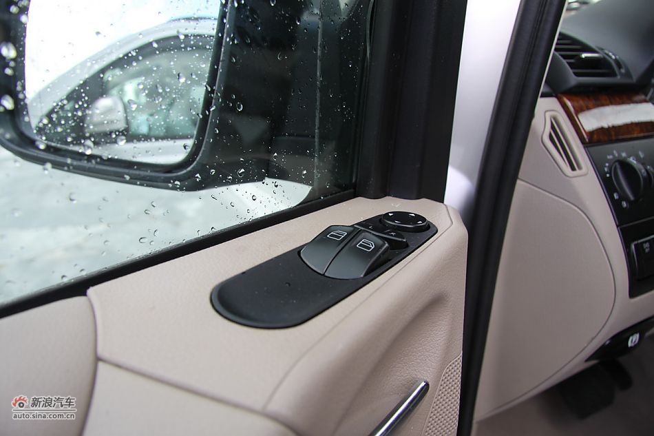 2011款奔驰唯雅诺-内饰