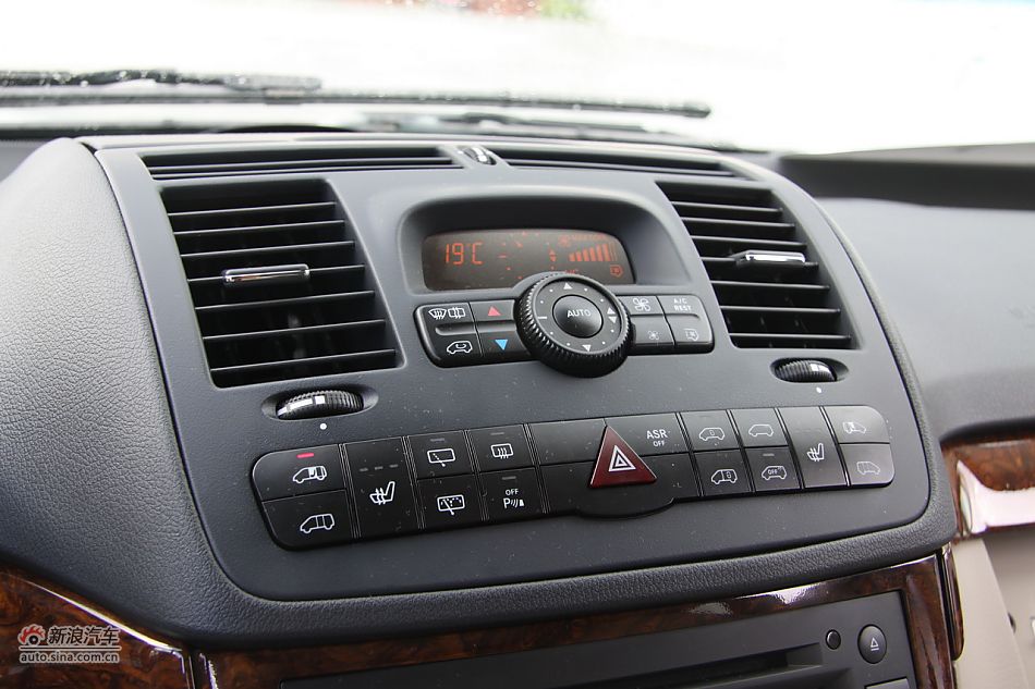 2011款奔驰唯雅诺-内饰