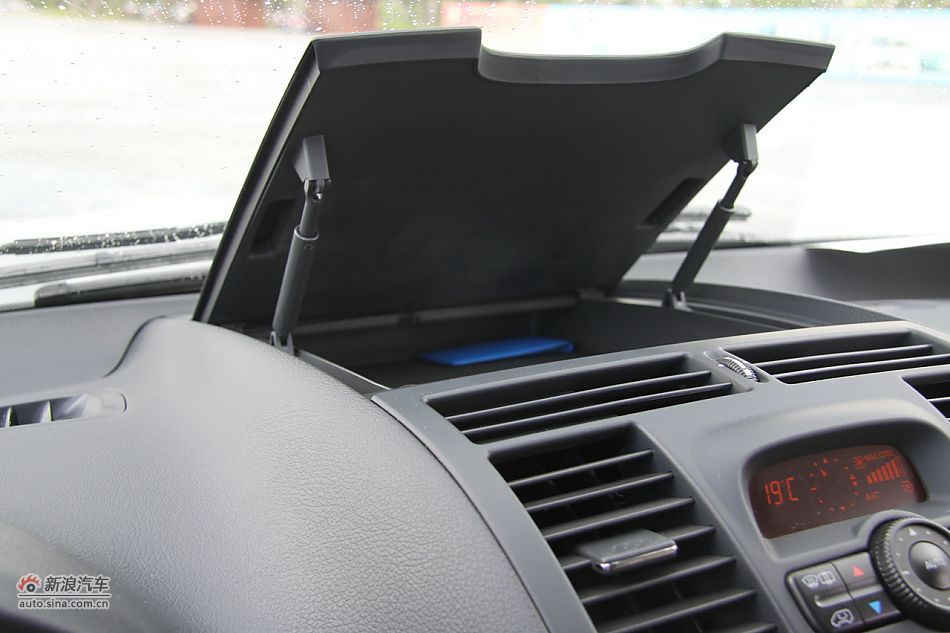 2011款奔驰唯雅诺-内饰