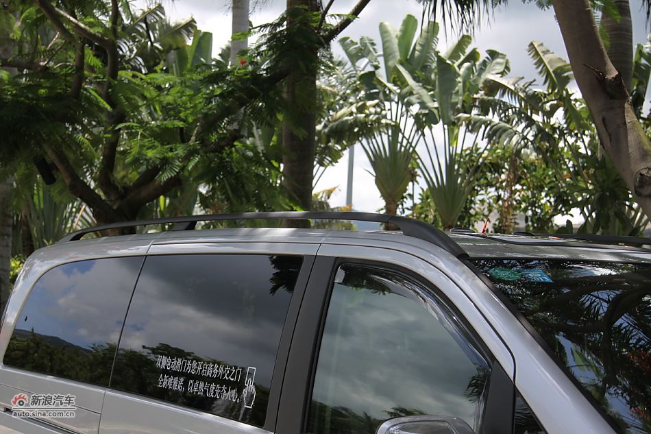 2011款奔驰唯雅诺