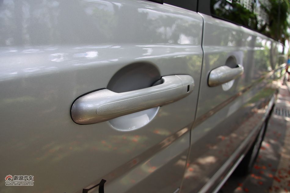 2011款奔驰唯雅诺