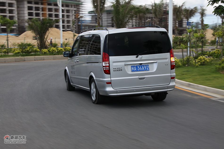 2011款奔驰唯雅诺-动态