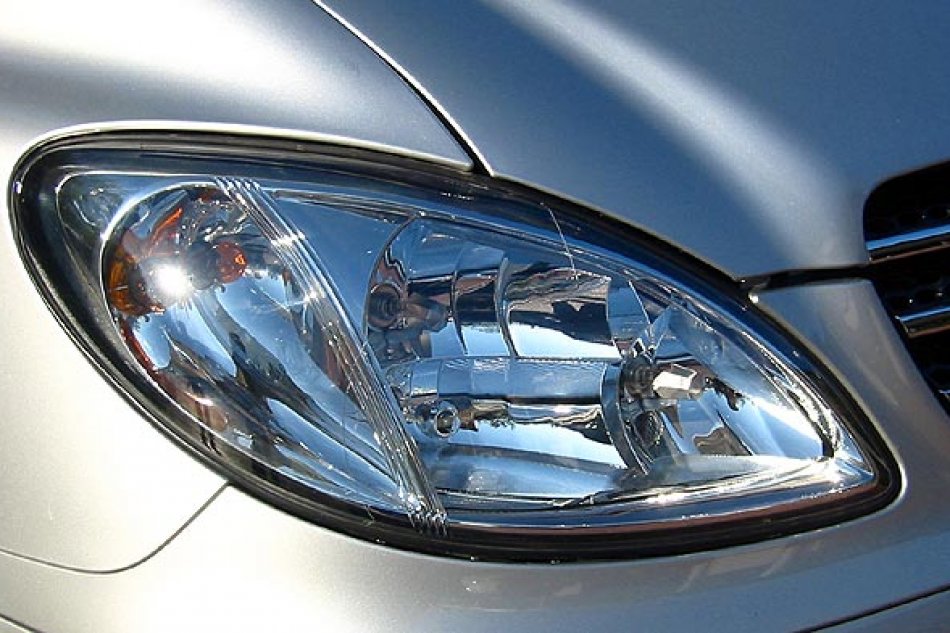 Viano的前组合大灯