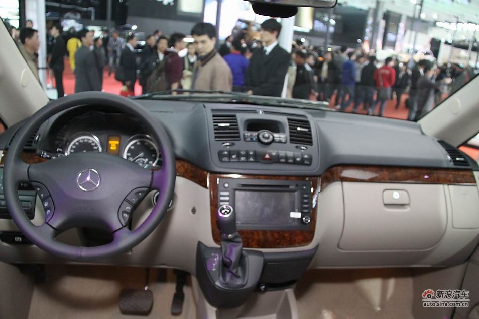 福建戴姆勒新唯雅诺导航版