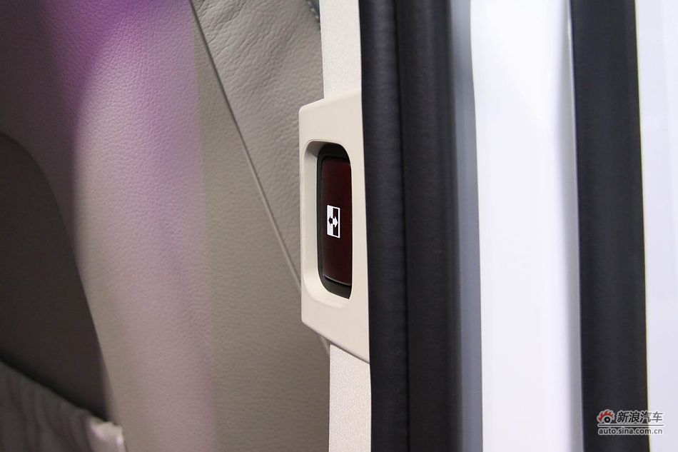 福建戴姆勒新唯雅诺导航版