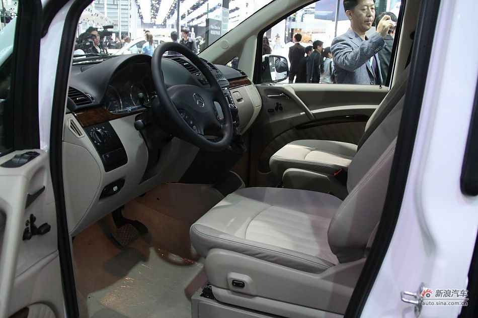 福建戴姆勒新唯雅诺导航版