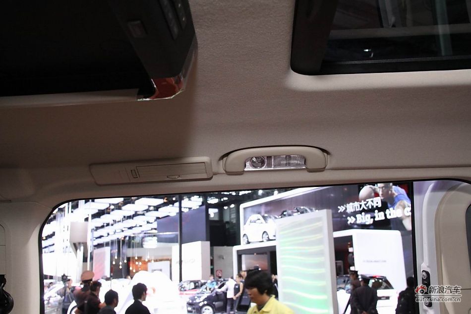 福建戴姆勒新唯雅诺导航版