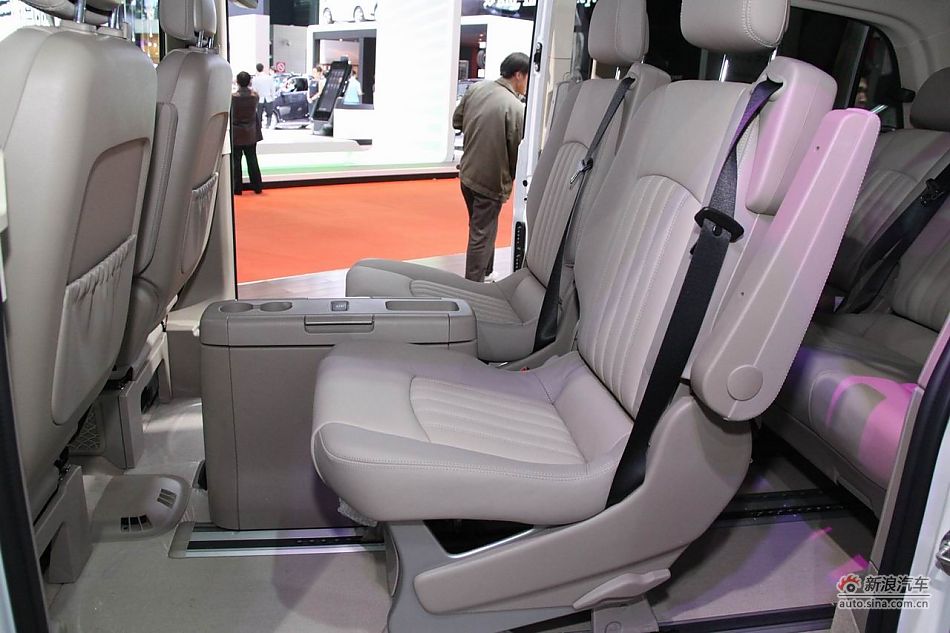 福建戴姆勒新唯雅诺导航版