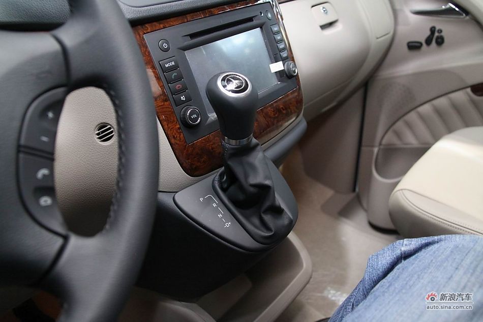 福建戴姆勒新唯雅诺导航版