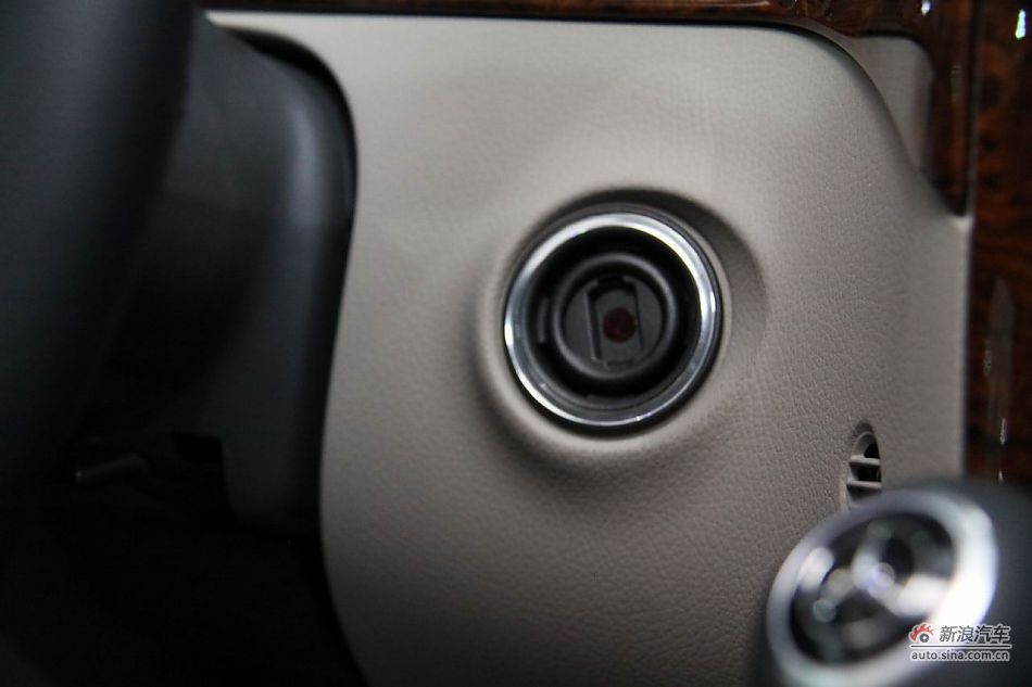 福建戴姆勒新唯雅诺导航版