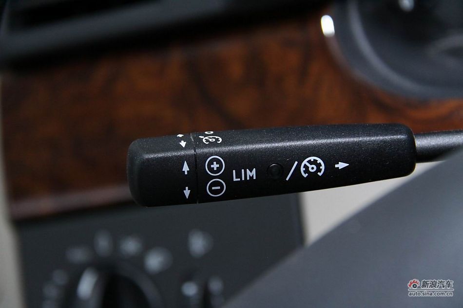 福建戴姆勒新唯雅诺导航版