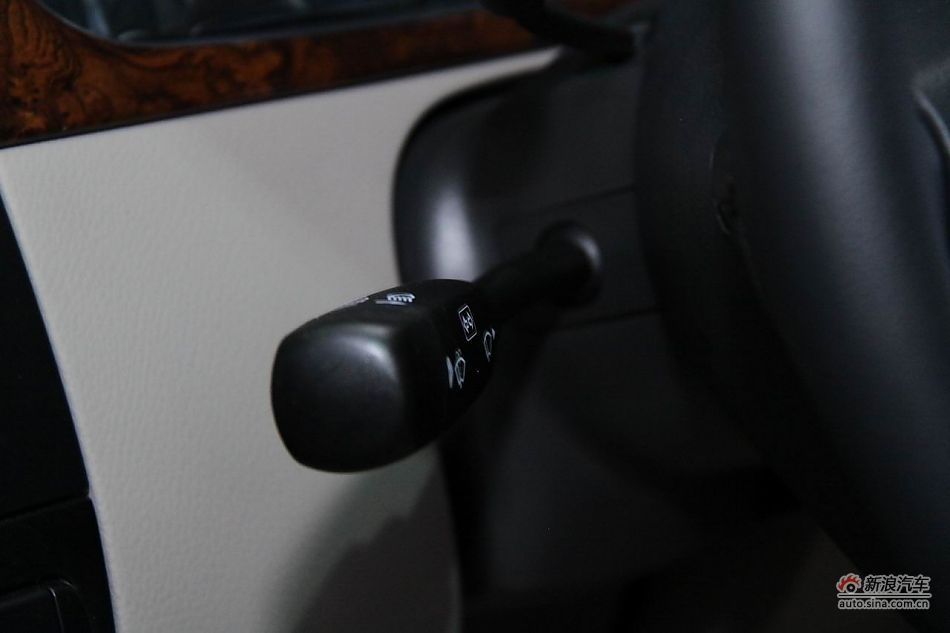 福建戴姆勒新唯雅诺导航版