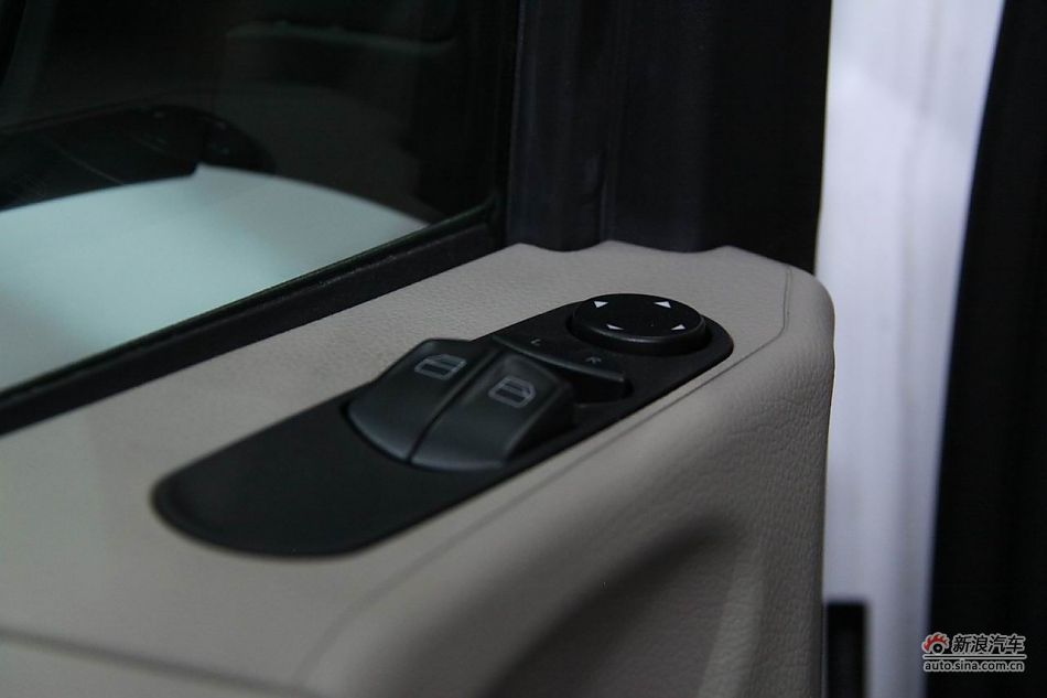 福建戴姆勒新唯雅诺导航版